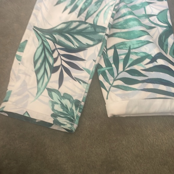 Tommy Bahama women’s leaf print ankle Pant (sample) 28 x28 - Picture 8 of 8